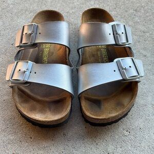 Birkenstock Arizona Metallic Silver Sandals Sz 8 / 39